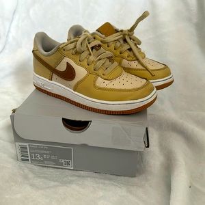 Boys Nike Force 1 Lv8. Used Size 13c
